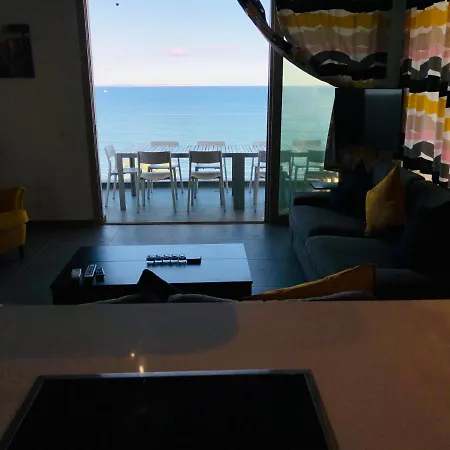 Atlantis Luxury Sea View لارنكا
